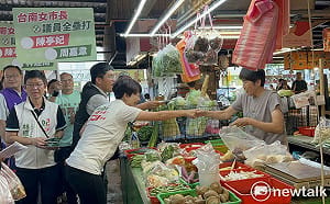 陳亭妃偕議員候選人走訪和緯黃昏市場　串聯海陸空力量拚勝選　籲年輕人返鄉投票