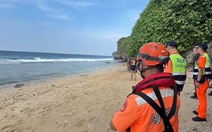 薔琵強颱來襲！小琉球美人洞男子遭浪捲走失蹤 海巡已找到人