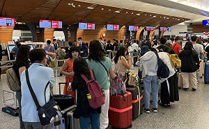 連假首日遇航班回補 桃機估今下午達疏運高峰！機捷普通車維持15分鐘班距