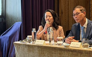 花公帑歡送徐佳青？僑委哽咽嗆記者：先做個好人、沒有慶生事實