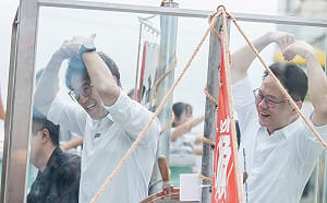 影》空拍畫面曝！洋流號首度跨縣市力挺 沈伯洋、莊競程妻子都叫「心慧」