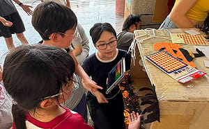 萬聖節倒數玩創意！中山大學攜手忠孝國小紙箱玩出新花樣