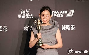 金鐘61》曾寶儀出道31年首奪獎！獲「生活風格節目主持人」登台激動落淚