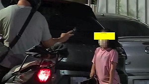 台中街頭虐童！狠父怒斥女童並掌摑  網氣炸：不配為人父