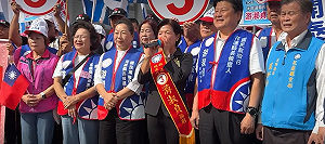花蓮縣長參選人上台致詞假牙噴飛！牙醫揭假牙脫落3時機：「這種」最不妙