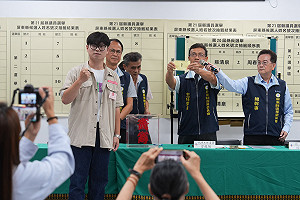 周春米照跑縣政公務行程   「春米青年糰」代抽中2號