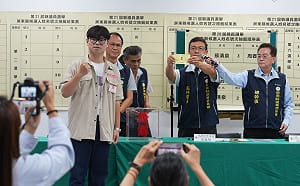 周春米照跑縣政公務行程   「春米青年糰」代抽中2號