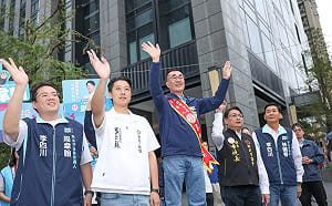 選戰倒數一個月 李四川啟動全市站路口拜票