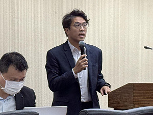 車掃除裝防彈玻璃  沈伯洋證實：移動時也有穿上防彈衣