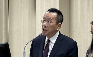 女中尉自殺涉霸凌？ 徐巧芯與顧立雄爆激烈口角：胡說八道、不要謾罵