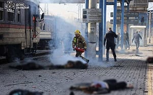俄羅斯無人機血腥空襲烏克蘭第聶伯羅市火車站釀14死！11歲男童月台慘死