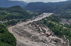 (影) 不丹冰川湖潰堤爆山洪! 知名溫泉景區重創 聯外道路遭毀無限期封閉