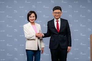 交叉詰問直球對決     賴瑞隆、柯志恩你來我往、砲火四射
