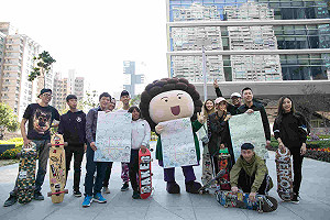 高雄發放年曆  野生花媽快閃掀熱潮