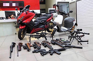 女騎士遭鉛彈穿臉　嫌犯「裝死」當沒事仍被逮