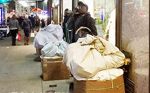 曼哈頓第5大道耶誕味濃 夜市攤販奇景絕