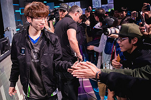 英雄聯盟明星賽》打贏韓國啦！中國隊進軍總決賽