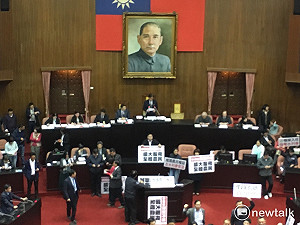 農田水利會改制草案 朝野吵鬧中逕付二讀