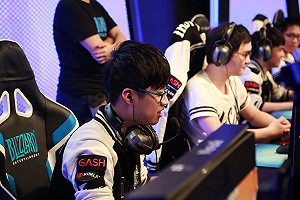 《鬥陣特攻》英雄大亂鬥首戰！實況主不敵職業選手遭KO