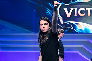 《英雄聯盟》批評Riot被禁賽 最正輔助Likkrit怒退役