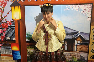 《英雄聯盟》邊集訓邊觀光！大師兄女裝玩超High