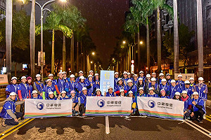 不畏寒風! 中華電信50企業志工為台北馬選手打氣