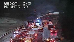 美華盛頓州火車130公里時速出軌  6死近百傷