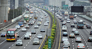 元旦三天連假 0-5時國道不收費 客運85折