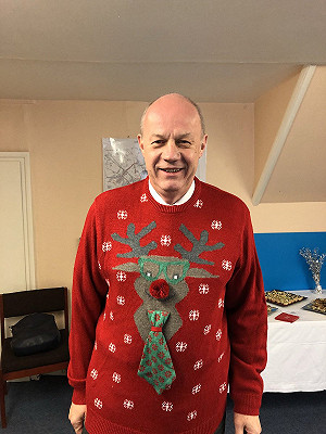 英首席大臣貪看淫照又說謊  梅伊忍痛炒了他