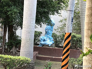 「不移除不改名就砍頭」 中正高中蔣介石銅像遭砍斷頭