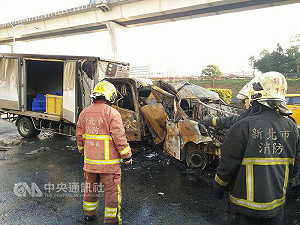 國道林口路段6車追撞 3死1傷