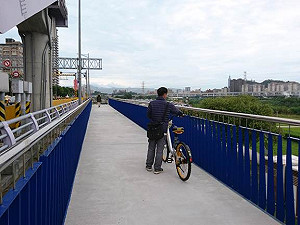 河濱公園通行無礙 永和秀朗堤外牽引道開放使用