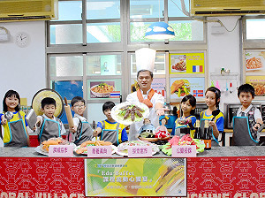 彭富源化身「阿源師」　宣傳新課綱核心素養