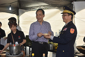 侯友宜南下拜媽祖要「向前走」？朱立倫：感謝宮廟迎湄洲媽