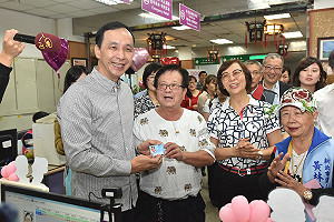 雙北再較勁 新北打臉柯P：93年就有敬老卡