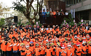 牛罵頭小書屋落成  逢甲建築師生打造100座公益書屋