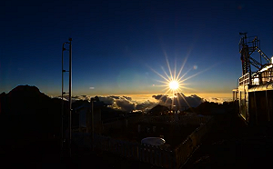 玉山日沒超美der！氣象局縮時攝影一把抓 (影)