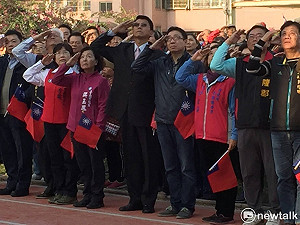 與市民共享新年喜悅　黃秀霜出席元旦升旗