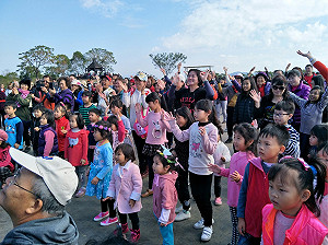 元旦齊跳花朵舞 台中花毯節新創意