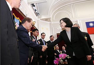 尷尬！蔡英文鼓勵加薪  得獎企業卻大砍150名員工