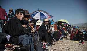 倡母語等於煽動分裂? 扎西文色開庭拒認罪