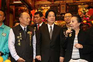 賴清德嘉義拜廟   小花縣長讚揚行動內閣