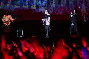 周杰倫助陣！五月天桃園最終場雨中嗨翻