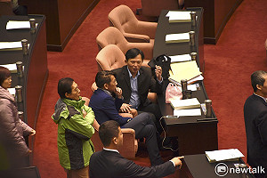 禁食後重返立院  黃國昌再籲蔡英文：聽聽民眾聲音