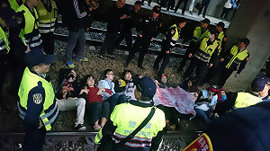 臥軌陳抗：要求賴清德面對立即撤回法案