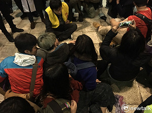 勞團臥軌抗議　台鐵譴責：不應影響大眾