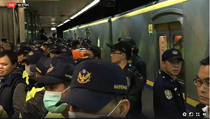 台鐵中斷2小時恢復通車  15名陳抗者送中正一分局訊問
