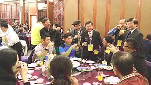 縣市參選人忙拉票  嘉中校友會變造勢大會