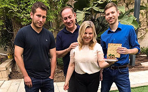 納坦雅胡兒脫衣酒店吹噓：我爸為你爸賺了200億