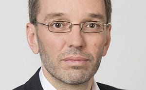 奧內政部長納粹用語惹議  讓人聯想「集中營」